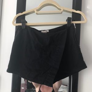 Black short skort with silver zipper on the side